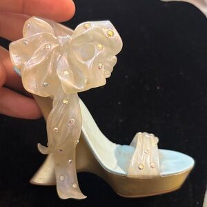 Just The Right Shoe Sheer Grace 2002